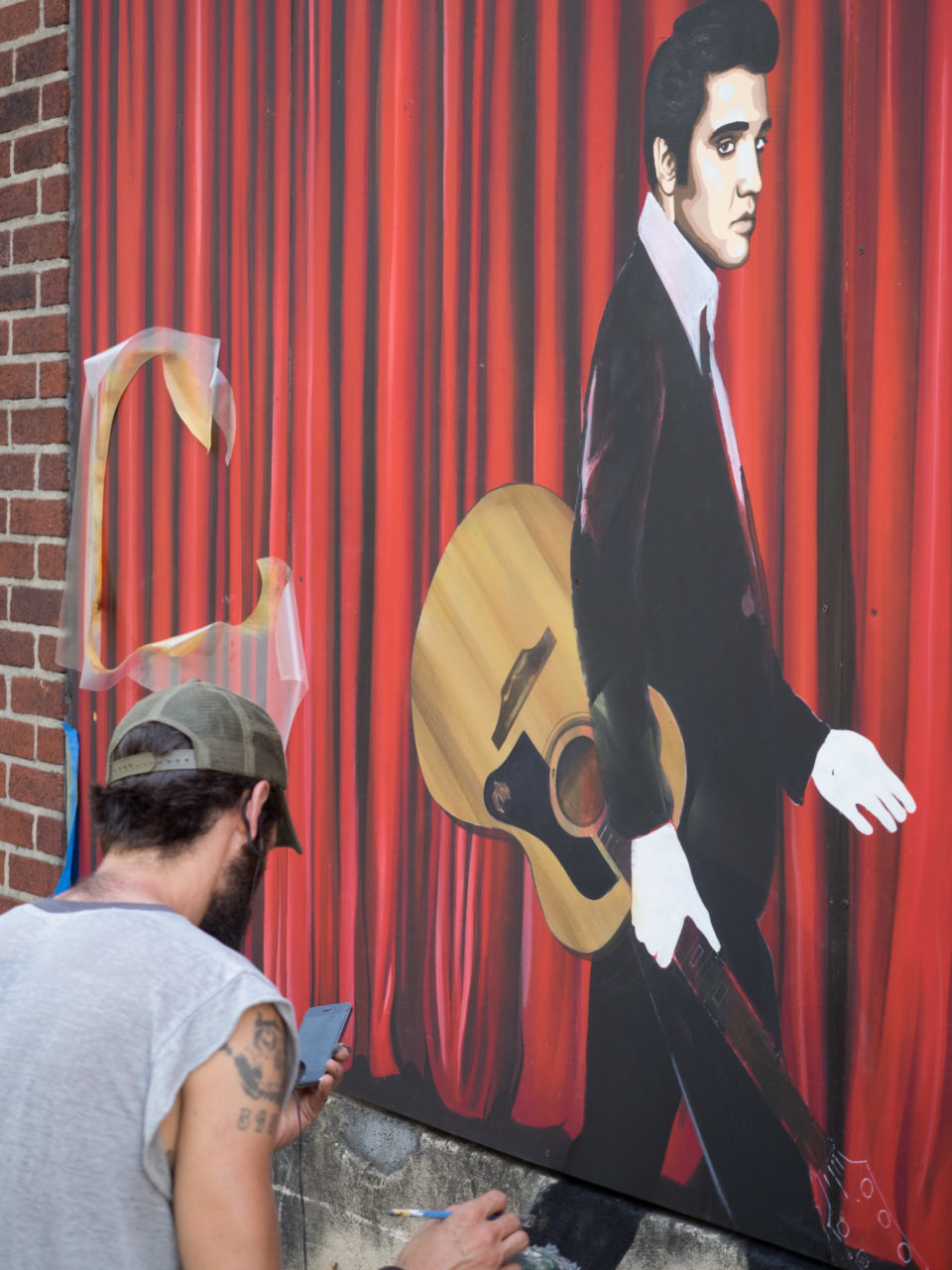 Matt Hooker adds Elvis to the mural created by MooreHooker - 2014